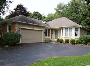 27 Hampshire Ln, Mendon, NY 14506