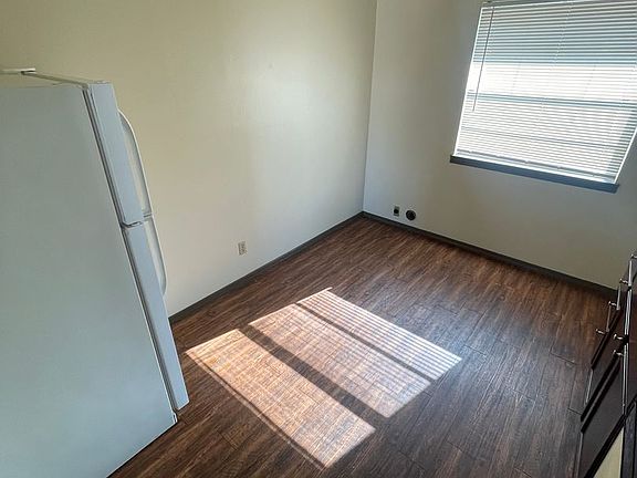 5th image of 2205 College St APT 8