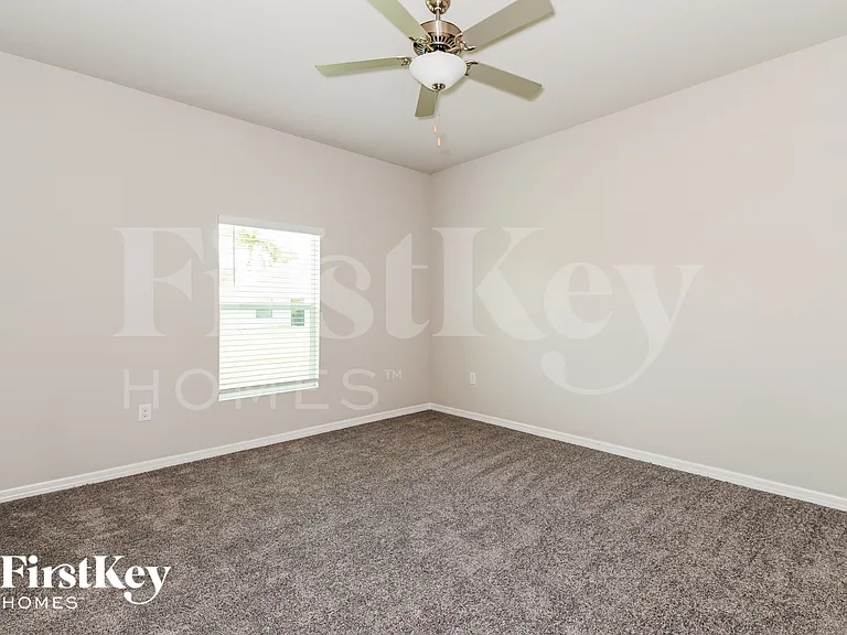 2216 NW 18th Ter — Photo 8