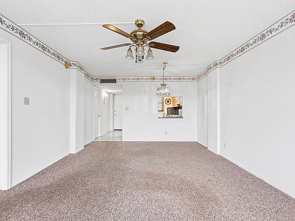 5th image of 109 Royal Park Dr APT 3B