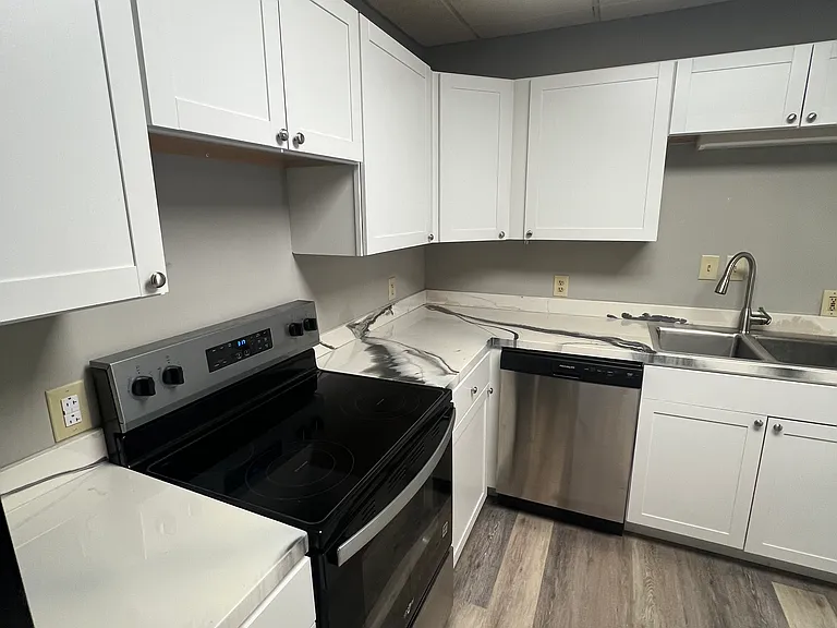 301 Cypress St #4 — Photo 2