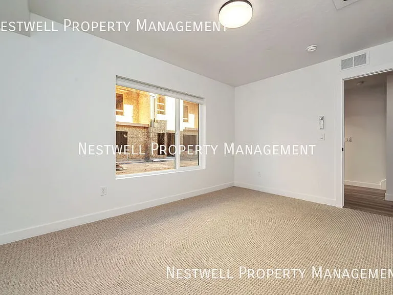 593 E Betsey Cv S — Photo 12