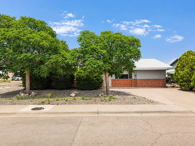 2212 Oregon Ave — Photo 1