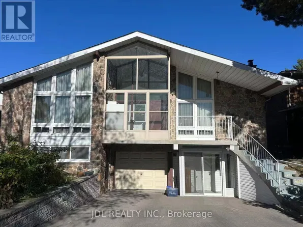64 Charlton Blvd, Toronto, ON M2M 1B9