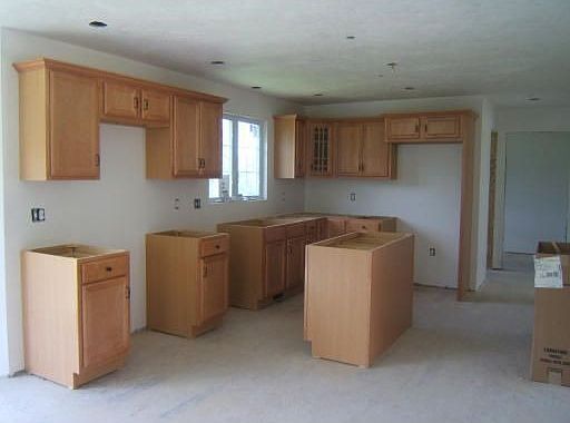 2nd image of 2 Rolling Meadows Ln