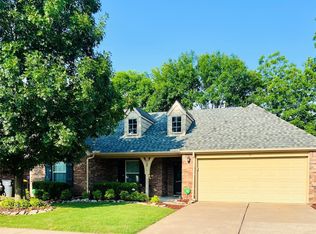 605 N Sycamore St, Jenks, OK 74037