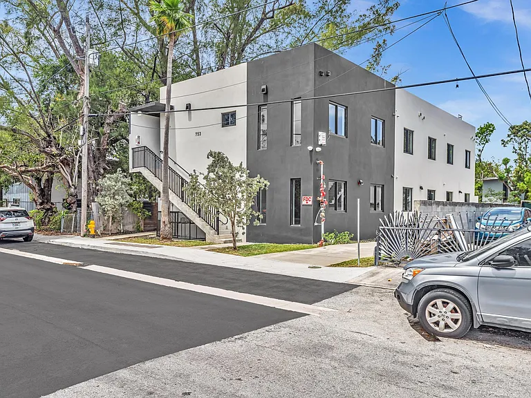 753 NW 30th St — Photo 28