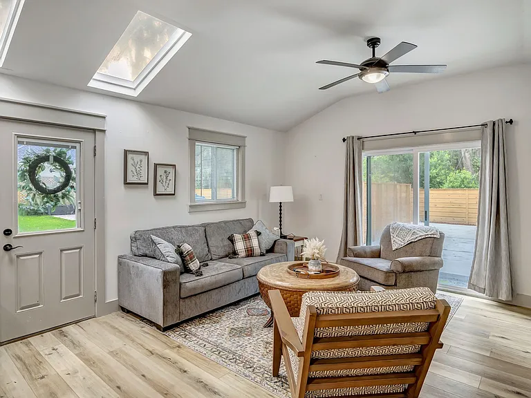 Spence Cir — Photo 4