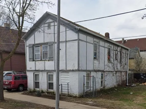 1231 S 12th STREET, Milwaukee, WI 53204