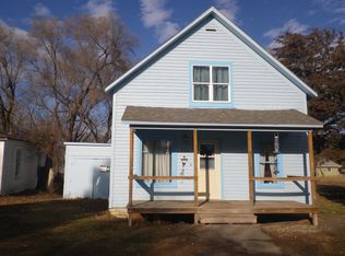 206 W 8th St, Woonsocket, SD 57385