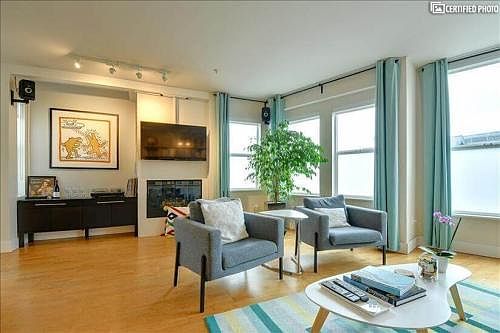 4th image of 1171 Oak St APT 5