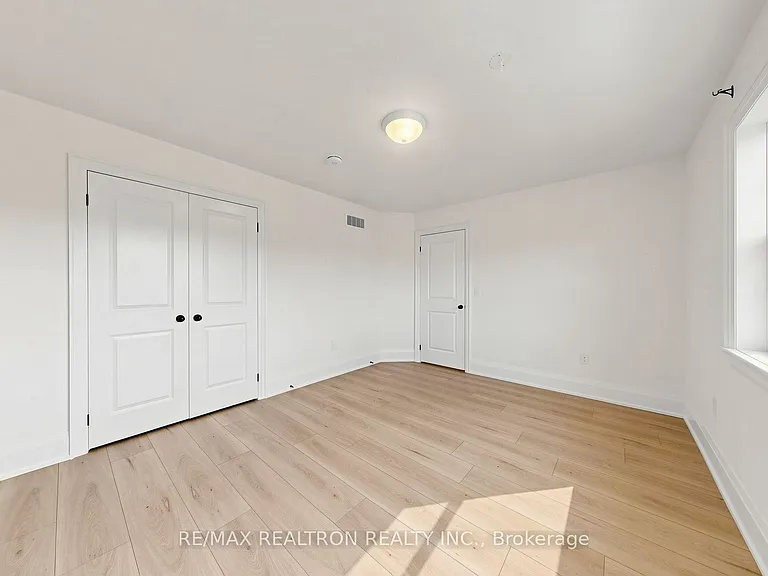 4 Braeburn St — Photo 34