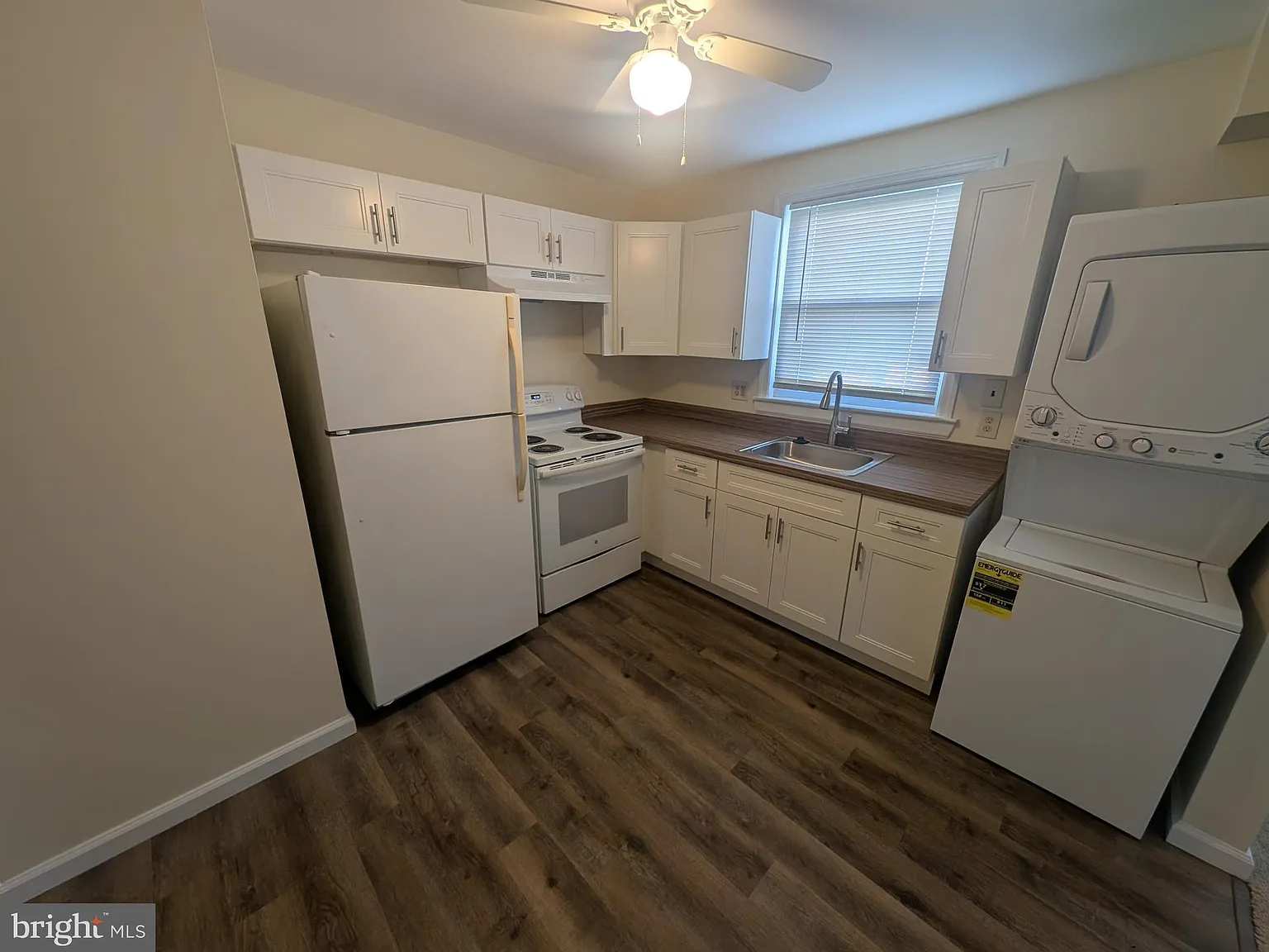 1 bed, 774 sqft, $1,660 — Photo 3