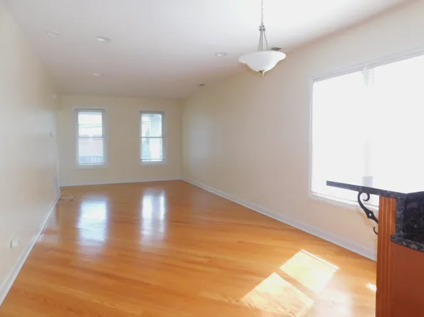 2106 Jackson Ave #2A, Evanston, IL 60201