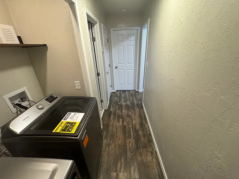 1408 Carlisle Ct — Photo 24