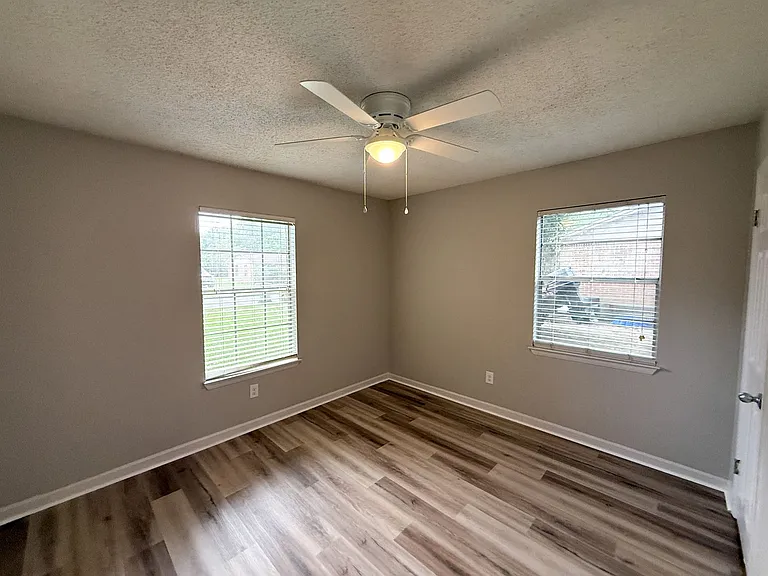 5240 Catalina St — Photo 10