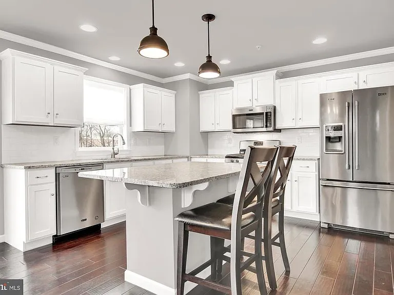 401 Landover Ct — Photo 13