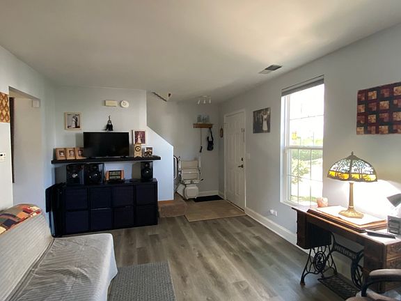 3rd image of 861 Symphony Dr