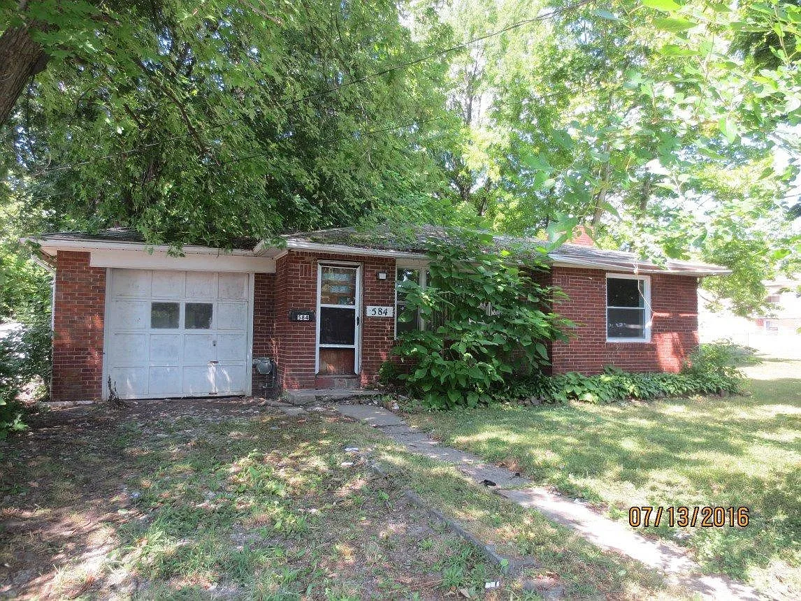 584 2nd St photo 1