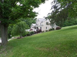 1002 Avoy Rd, Lakeville, PA 18438
