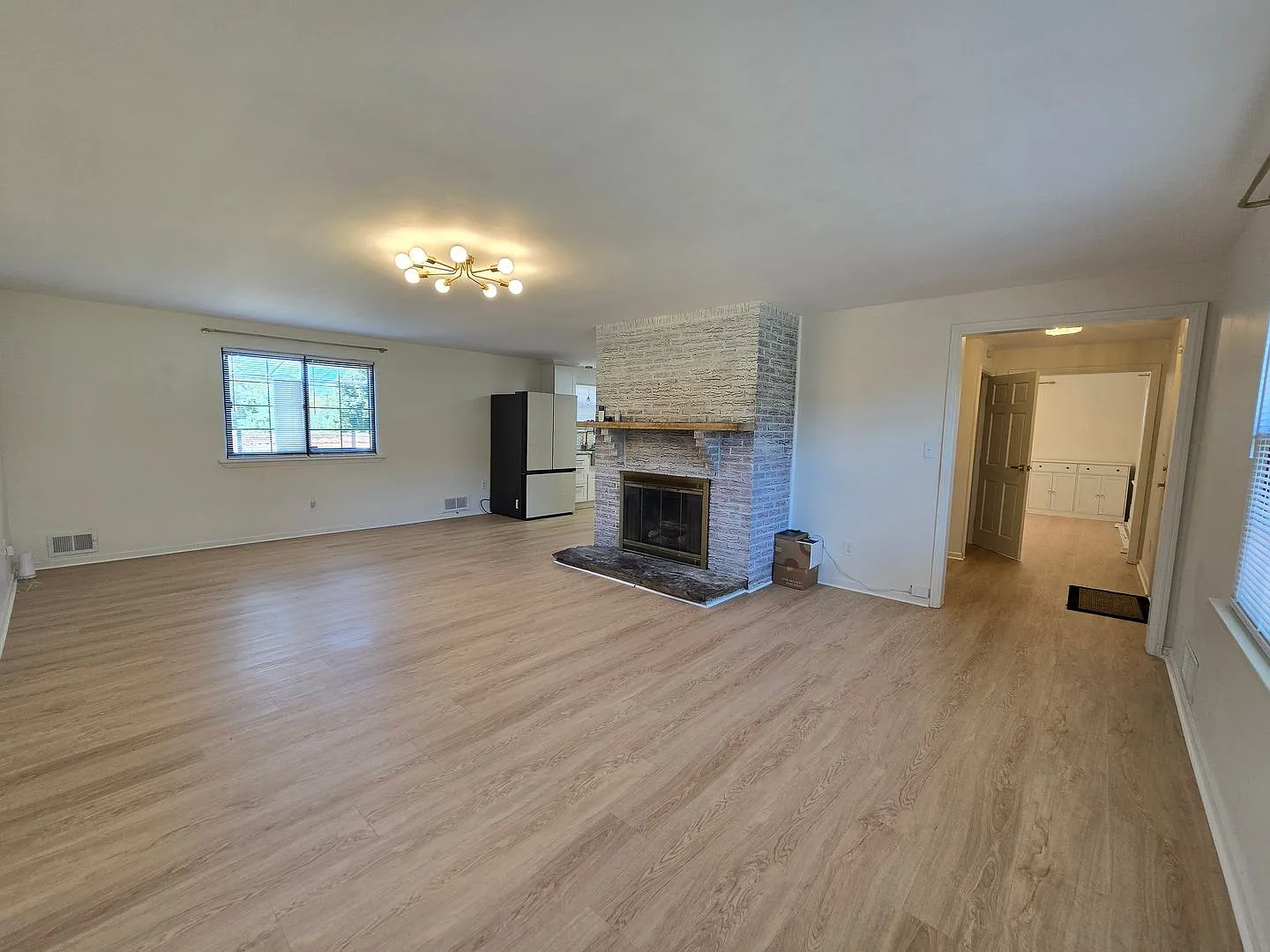 Beautiful 4 Bedroom Home in Gateway School District — Photo 3
