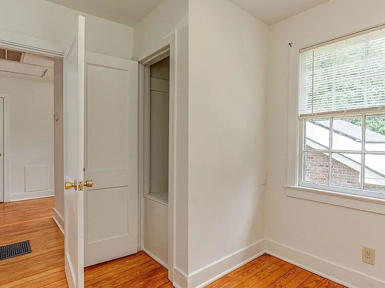 1 Riverside Dr #D — Photo 17