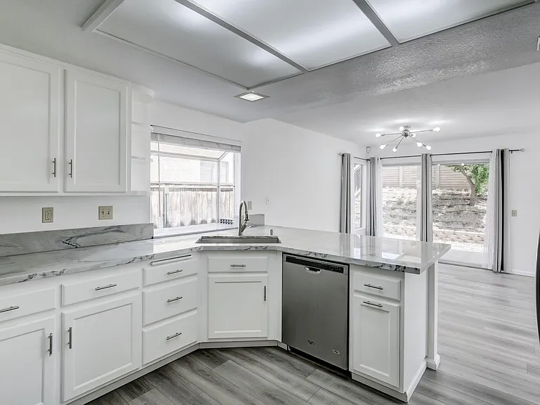 34921 Shadow Wood Dr — Photo 12