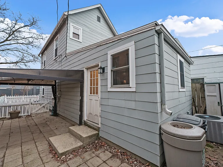 696 S 9th St — Photo 4