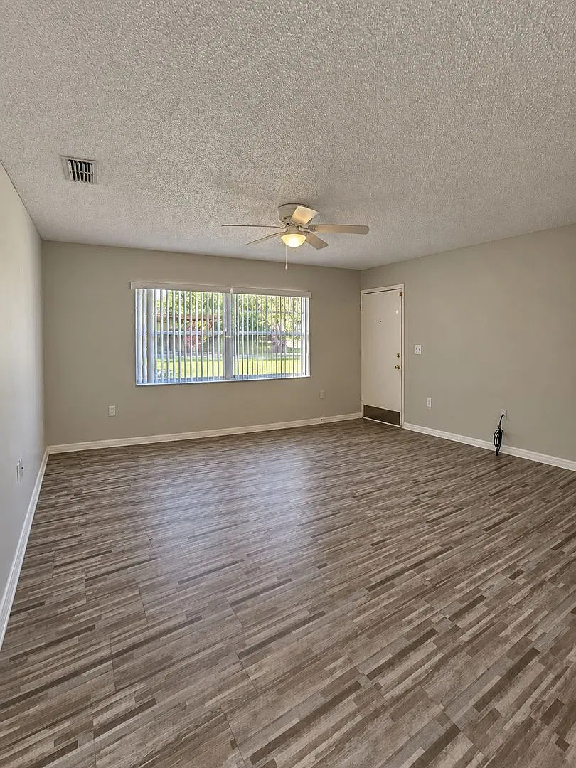 Duplex in Colonialtown — Photo 4