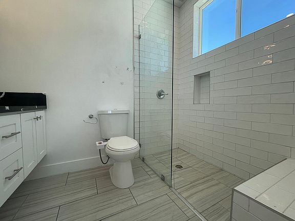 5th image of 238 N Park View St #1/2