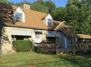 2344 Lower Demunds Rd, Dallas, PA 18612