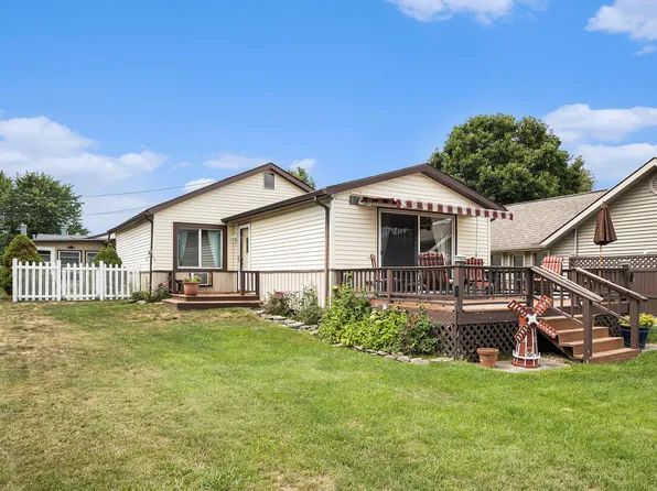 51765 Easy St, Paw Paw, MI 49079