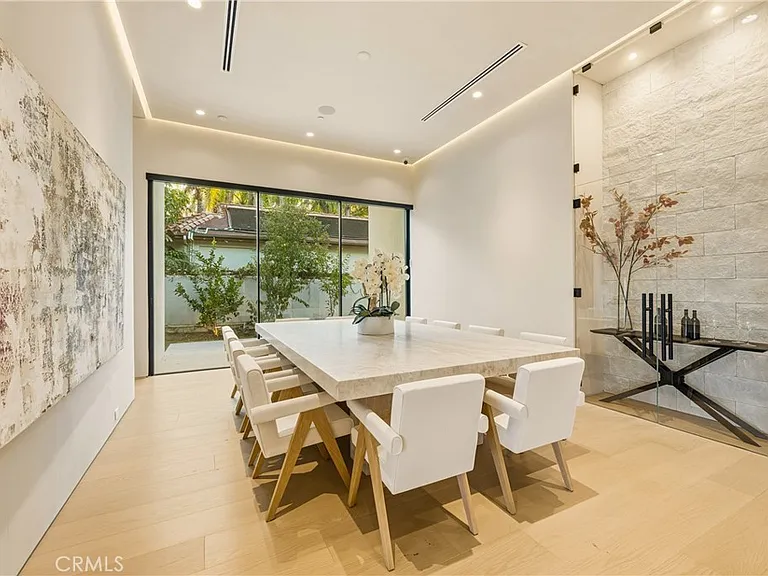 22924 Erwin St — Photo 20