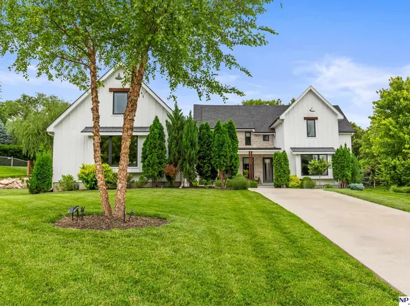 9354 Douglas St, Omaha, NE 68114