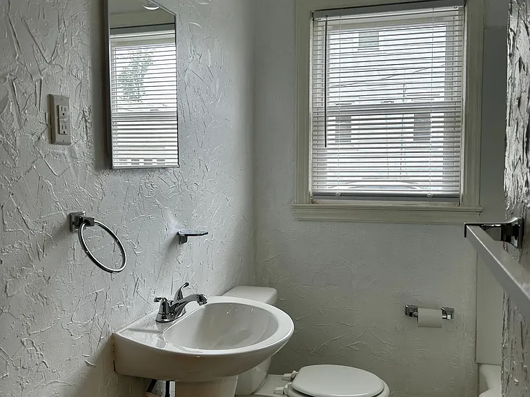 714 Mayflower Dr #B — Photo 8
