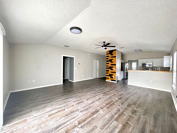 3rd image of 519 Chancellor Dr E