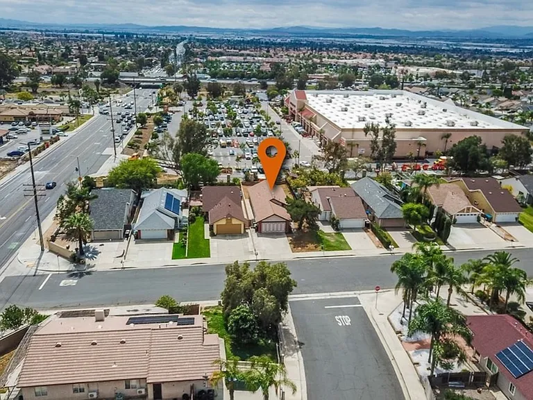 22961 Chambray Dr — Photo 2