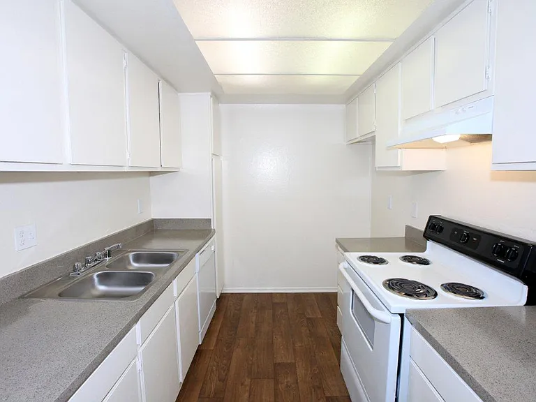 3070 E Frontera St — Photo 12