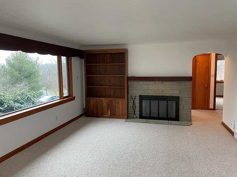 8250 Fox Ridge Rd — Photo 4
