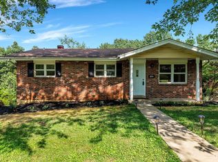 2016 Sunswept Ln, High Ridge, MO 63049