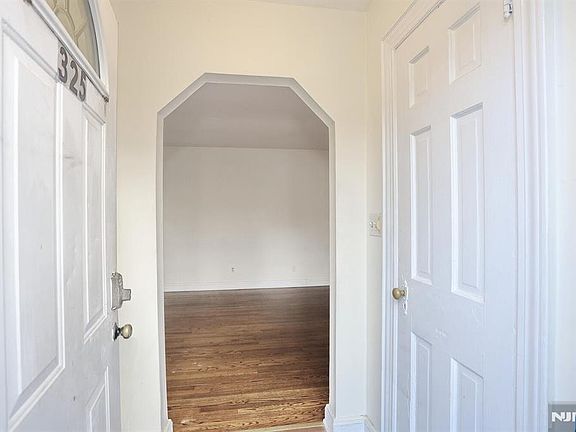 3rd image of 325 New Bridge Rd