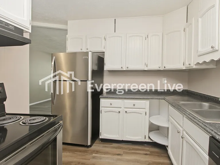 3673 Tiffany Dr — Photo 5