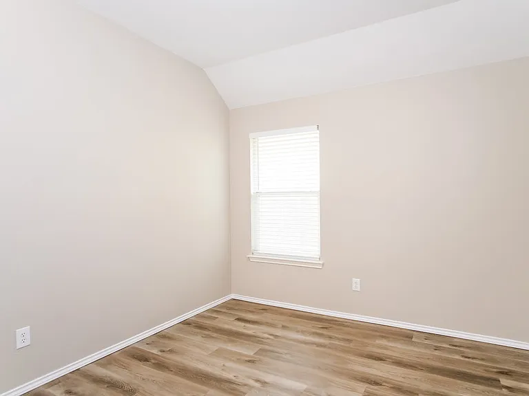 837 Clear Springs Holw — Photo 13