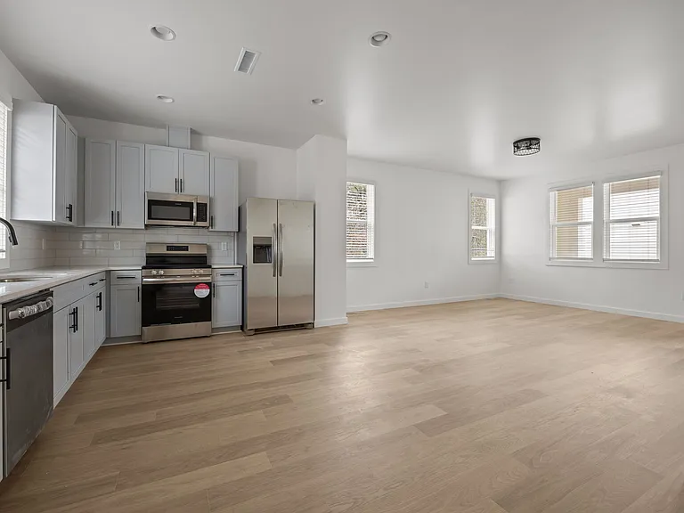 2813 Wilcox Pl — Photo 3