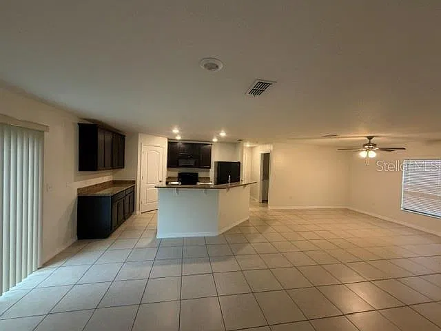 3 bed, 2.0 bath, 1464 sqft, $2,100 — Photo 2