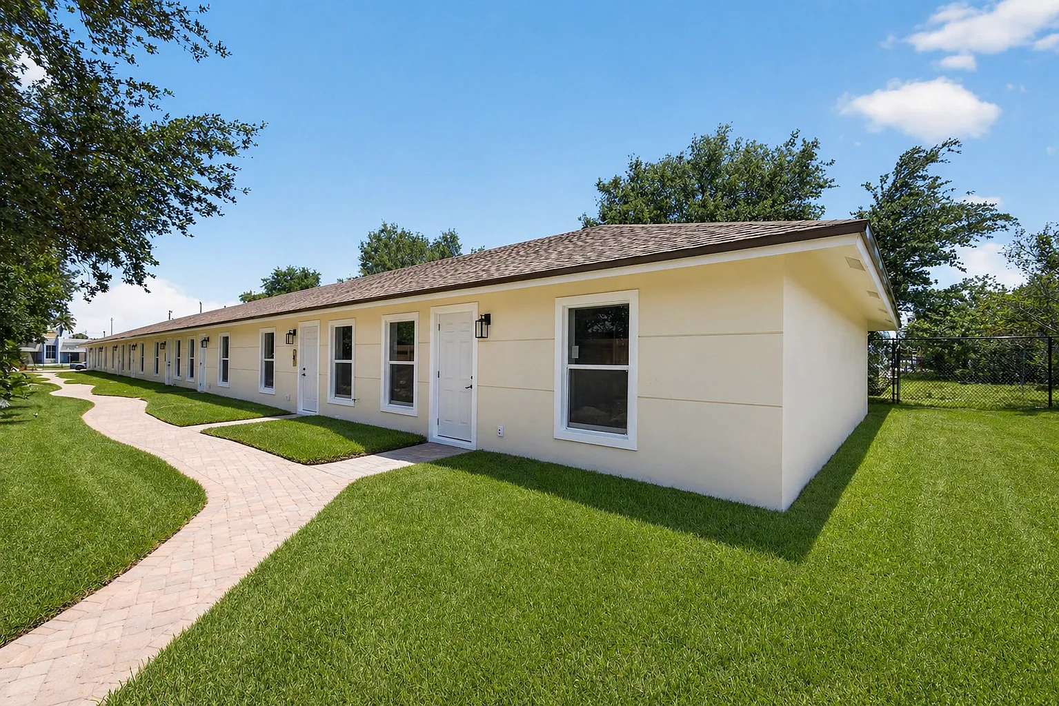 4 bed, 2.0 bath, 1650 sqft, $3,200 — Photo 3