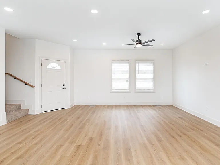 1307 E 22nd St — Photo 14