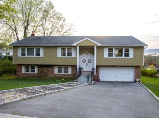 26 Wagon Wheel Cir, Tarrytown, NY 10591