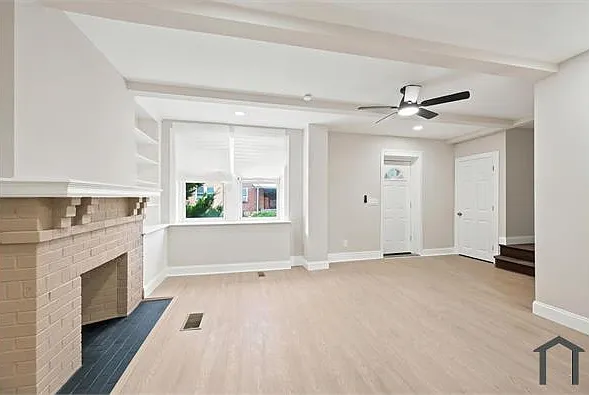 914 E Stafford St — Photo 2