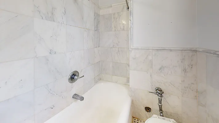 Rented by Bond New York | media 25